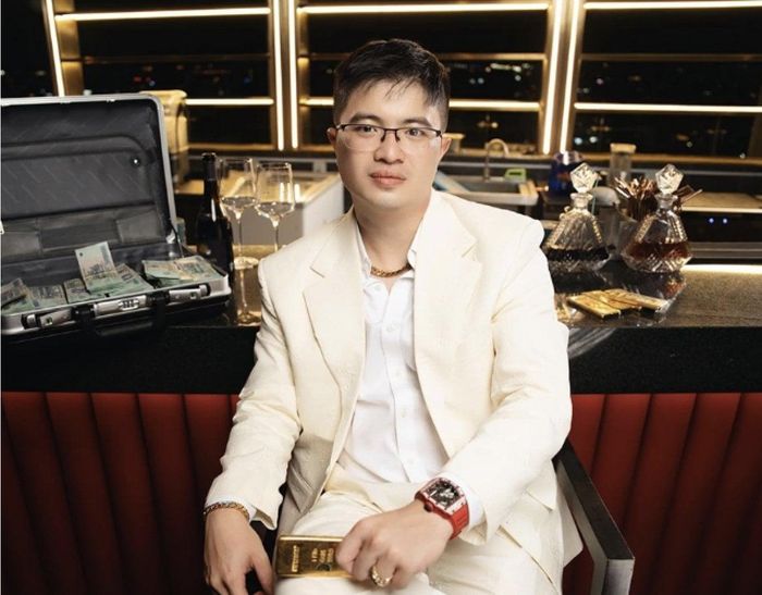 Phó Đức Nam (Mr Pips) bị xét xử về tội “Lừa đảo chiếm đoạt tài sản” và “Rửa tiền”.