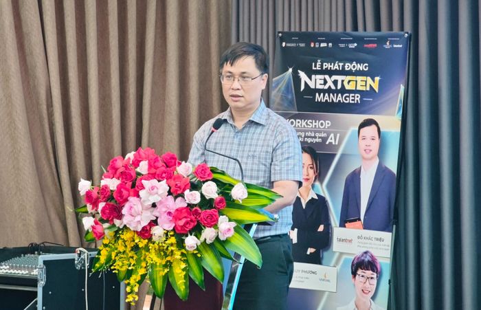 PGS.TS Nguyễn Anh Tuấn, Hiệu trưởng Trường Quốc tế, Đại học Quốc gia Hà Nội phát biểu khai mạc cuộc thi Nhà quản trị thế hệ mới 2026.