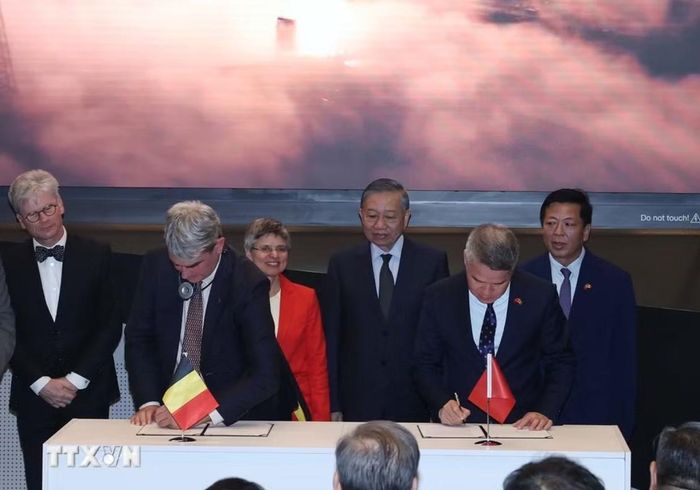 Tổng Bí thư, Chủ tịch nước Tô Lâm chứng kiến lễ ký biên bản ghi nhớ giữa Cảng Antwerp và Tập đoàn Hàng hải Việt Nam. (Ảnh: Thống Nhất/TTXVN)