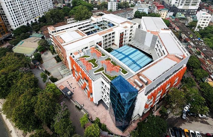 Hạ tầng khang trang của Trường Trung học cơ sở Giảng Võ 2 (phường Giảng Võ). Ảnh Giáo Dục