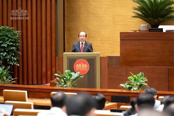 Chủ nhiệm Ủy ban Pháp luật và Tư pháp của Quốc hội Phan Chí Hiếu trình bày báo cáo thẩm tra. Ảnh: Quochoi.vn