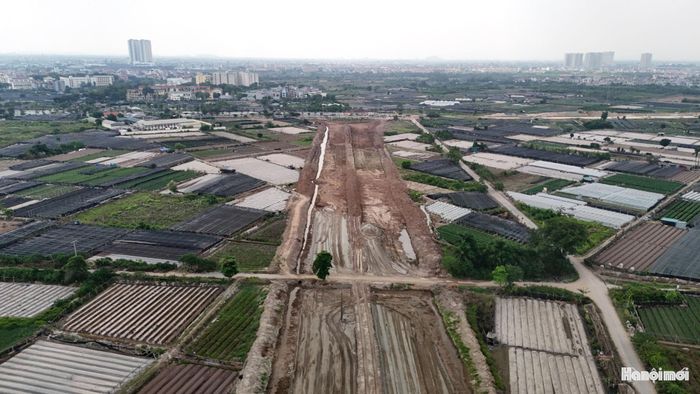Đoạn tuyến Vành đai 3,5 trên địa bàn phường Thượng Cát đang được san lấp mặt bằng để triển khai xây dựng. Hiện, công tác giải phóng mặt bằng trên địa bàn phường đã hoàn thành. Các đơn vị thi công đang chờ tiếp nhận thêm mặt bằng sạch để triển khai những hạng mục còn lại của dự án.