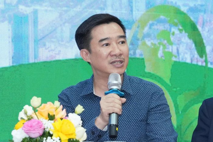 Ông Nguyễn Tuyển, Phó Phòng Quản lý vận tải và An toàn giao thông, Sở Xây dựng Hà Nội đề xuất nhiều giải pháp để tháo gỡ điểm nghẽn hạ tầng chung cư cho chuyển đổi phương tiện xanh. Ảnh: Ngọc Tú