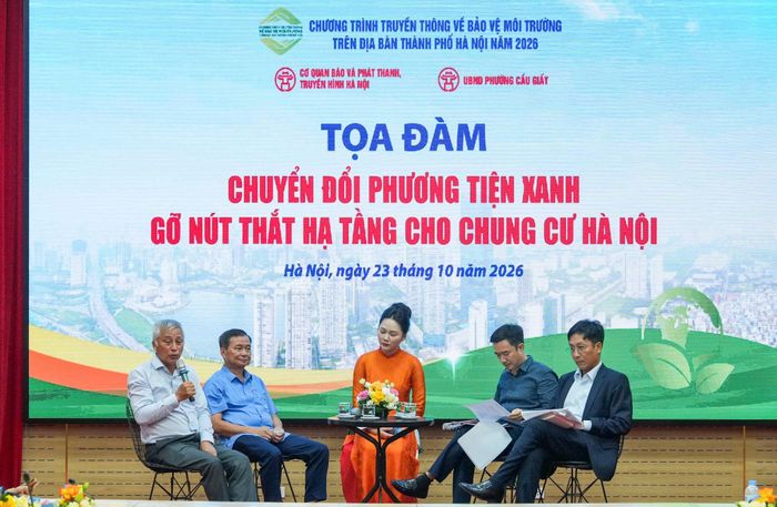 Các chuyên gia/khách mời tham dự tọa đàm đã đưa ra nhiều sáng kiến, giải pháp thiết thực, giá trị để tháo gỡ nút thắt hạ tầng, thúc đẩy chuyển đổi phương tiện xanh ở Hà Nội. Ảnh: Ngọc Tú
