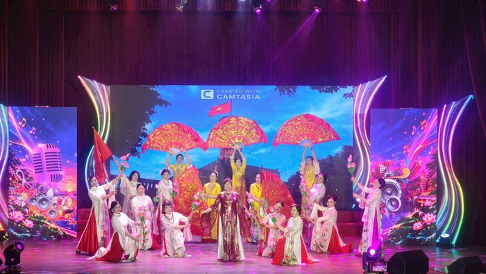 Nhiều tiết mục dự thi dàn dựng công phu với sự tham gia của thí sinh nhiều lứa tuổi. Ảnh: Hoàng Lân