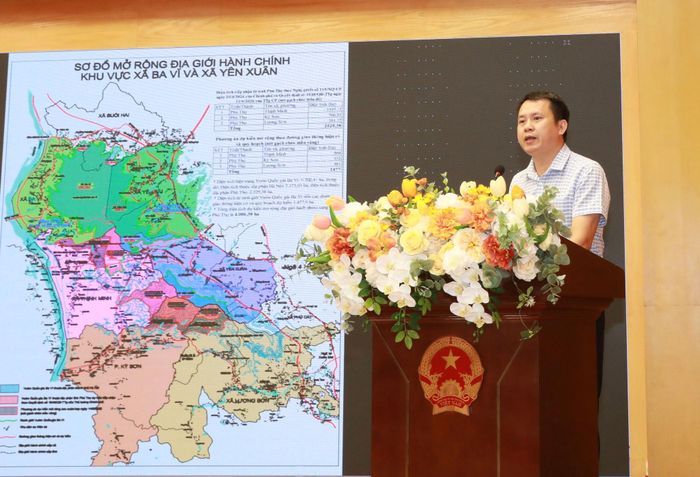 Phó Trưởng Phòng Nội vụ - Tư pháp phường Bạch Mai Nguyễn Văn Dương triển khai Kế hoạch của UBND phường. Ảnh: Linh Chi