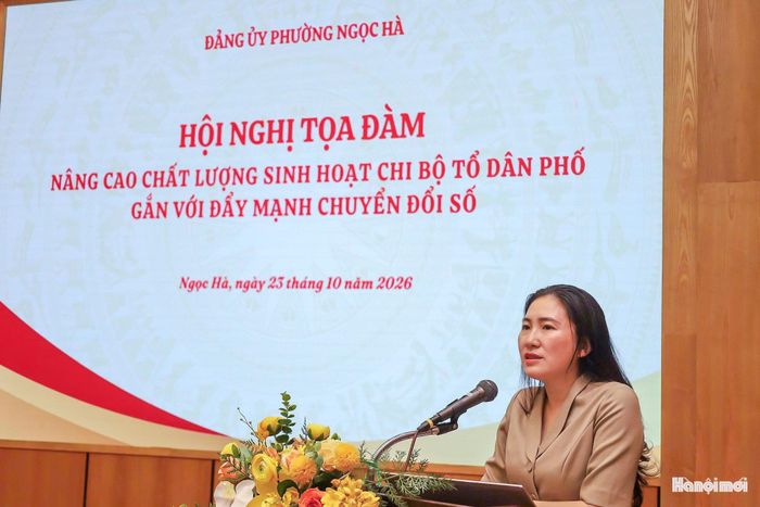 Bí thư Đảng ủy phường Ngọc Hà Đỗ Thị Lan Hương phát biểu tại hội nghị. Ảnh: Duy Khánh