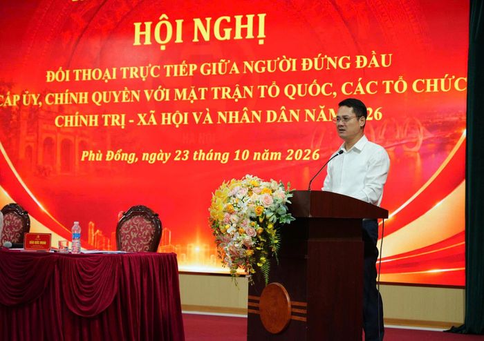 Phó Bí thư Đảng ủy, Chủ tịch UBND xã Phù Đổng Đào Đức Minh phát biểu tại hội nghị. Ảnh:Nguyễn Sơn