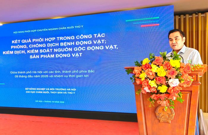 Phó Chi cục trưởng Chi cục Chăn nuôi Thủy sản và Thú y Hà Nội Ngô Đình Loát phát biểu. Ảnh: Ánh Dương