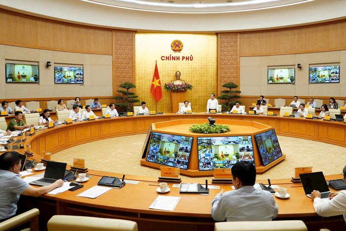 Bộ trưởng Bộ Khoa học và Công nghệ Vũ Hải Quân trao đổi tại hội nghị.