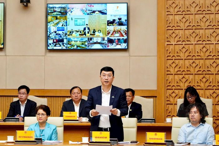 Đại diện khối viện, trường và doanh nghiệp trao đổi tại hội nghị.