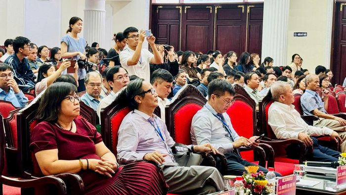 Nhiều chuyên gia, nhà khoa học cùng đông đảo sinh viên tham dự Hội nghị. Ảnh: Mai Hoa