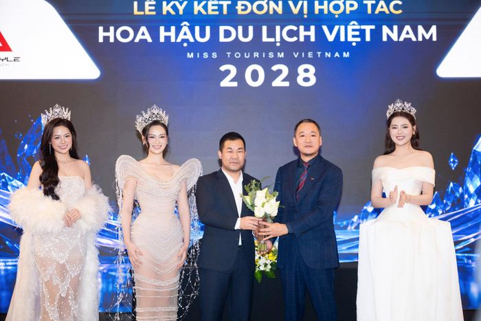 Lễ ký kết hợp tác giữa các đơn vị tại chương trình. Ảnh: BTC