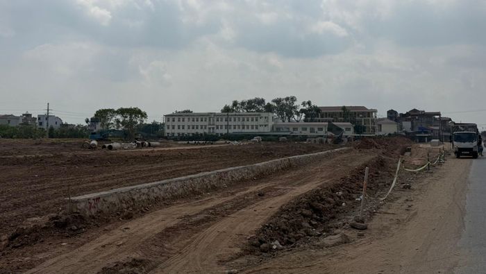 Khu vực bố trí tái định cư đang gấp rút hoàn thiện. Ảnh: Vân Nga