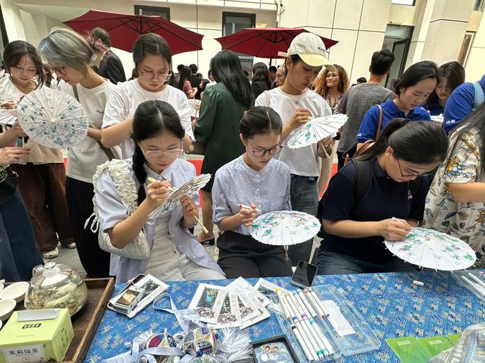 Trải nghiệm văn hoá Trung Quốc tại Hà Nội. Ảnh: Hoàng Lân.