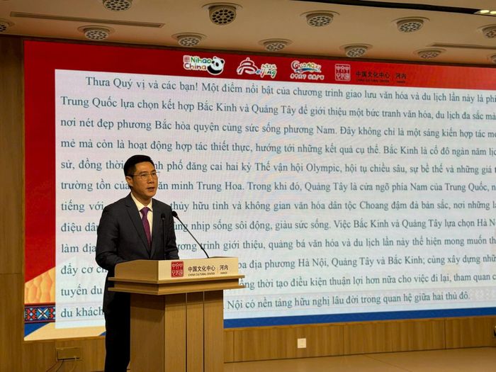 Giám đốc Trung tâm Văn hóa Trung Quốc tại Hà Nội Trương Đức Sơn phát biểu. Ảnh: Hoàng Lân.