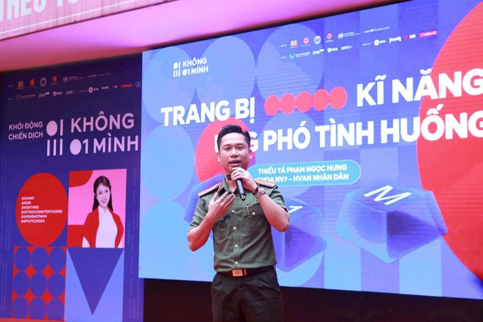 Thiếu tá Phạm Ngọc Hưng, Học viện An ninh nhân dân chia sẻ tại chương trình. Ảnh: Ban tổ chức