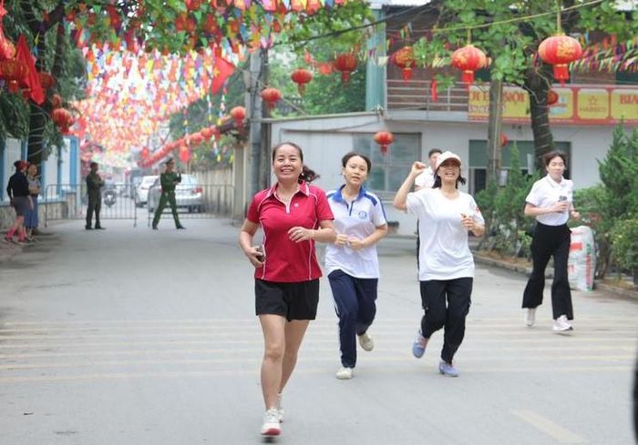 Các chuyên gia y tế khuyến cáo người dân, đặc biệt là giới trẻ nên rèn luyện sức khỏe để phòng bệnh hiệu quả. Ảnh: Kim Thoa.