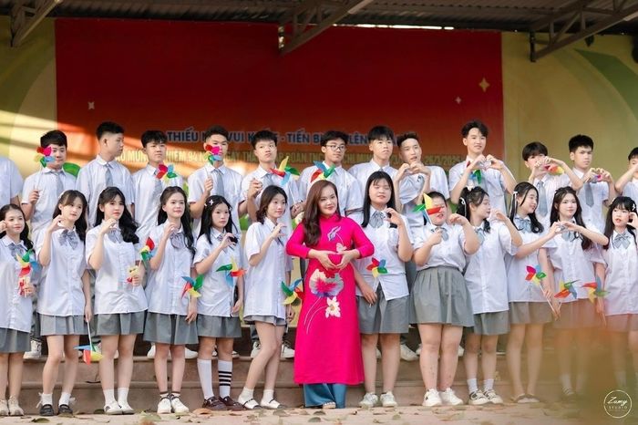 Cô giáo Lê Huyền Trang mong muốn môi trường học đường là nơi cả thầy và trò đều được tôn trọng và bảo vệ. Ảnh nhân vật cung cấp.