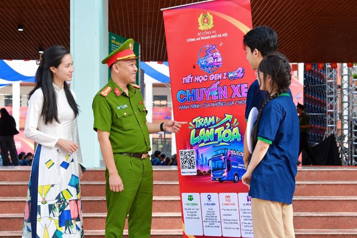 Tiết học Gen Z - một trong những chương trình đưa pháp luật vào trường học được học sinh hưởng ứng nhiệt tình của Công an thành phố Hà Nội. Ảnh: Công an thành phố Hà Nội