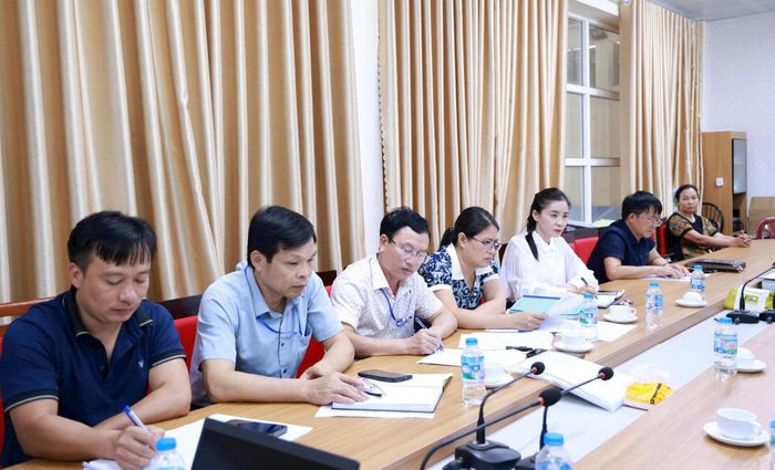 Thông qua việc tổ chức đối thoại trực tiếp, Ban Quản lý dự án đầu tư hạ tầng xã Hòa Lạc không chỉ kịp thời nắm bắt nguyện vọng chính đáng của bà con mà còn giúp tháo gỡ nhiều vướng mắc ngay từ cơ sở. Ảnh: Đức Hùng
