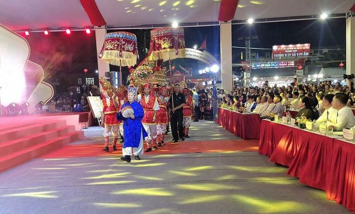 Nghi lễ rước kiệu tại Lễ hội vinh danh làng nghề xã Phú Xuyên và Tuần lễ quảng bá nông sản - đặc sản vùng miền Hà Nội năm 2026. Ảnh: PV