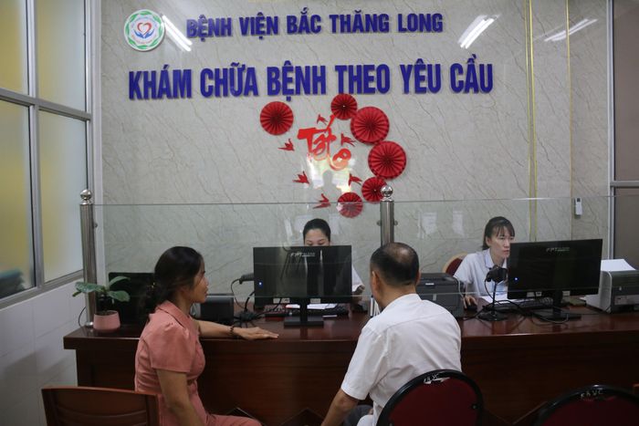 Những ngày qua, 100 hội viên Hội Người khuyết tật xã Thư Lâm đã có mặt tại Bệnh viện Đa khoa Bắc Thăng Long để tham gia chương trình khám sức khỏe toàn diện, lập hồ sơ điện tử theo tinh thần Nghị quyết 72-NQ/TW.