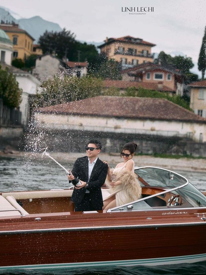 Cặp sao khui champagne, tận hưởng khung cảnh lãng mạn giữa những biệt thự ven hồ Como, Italy.