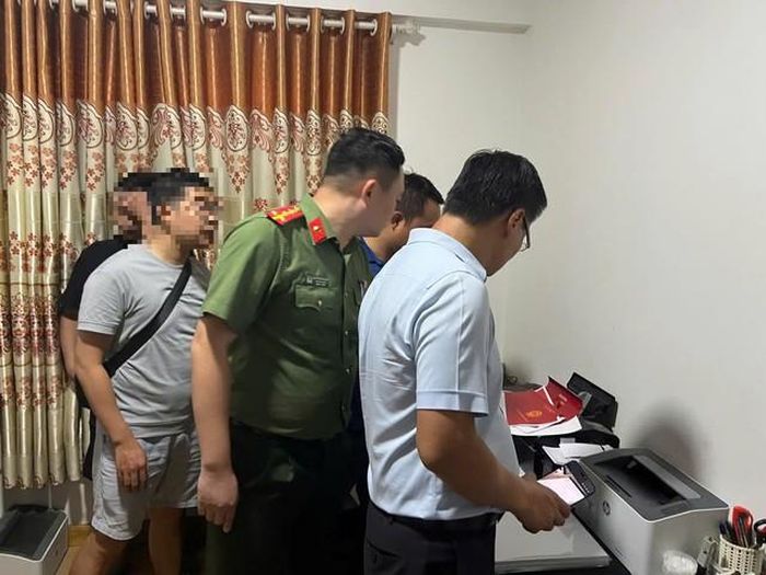 Các văn bằng giả được chào bán công khai với mức giá từ 1 - 2 triệu đồng/sản phẩm.