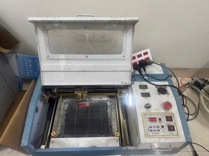 Máy móc trang thiết bị in ấn tại hiện trường.