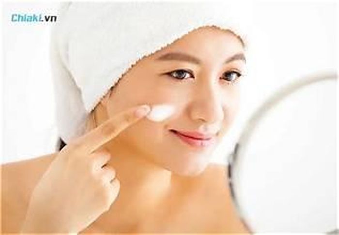 Việc cấp ẩm cho da mặt là một yếu tố rất cần thiết để giúp bạn sở hữu làn da căng bóng, khoẻ mạnh.