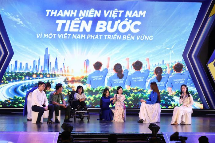 Thanh niên Việt Nam cùng chia sẻ các câu chuyện truyền cảm hứng. Ảnh: Đăng Hải