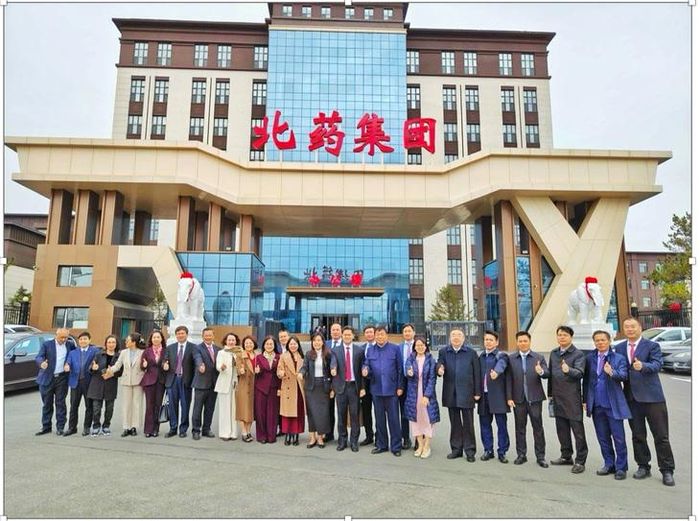 Đoàn đại biểu Việt Nam do Thứ trưởng Thường trực Vũ Mạnh Hà dẫn đoàn đã đến thăm, làm việc tại Tập đoàn Bắc Dược. Ảnh:PV