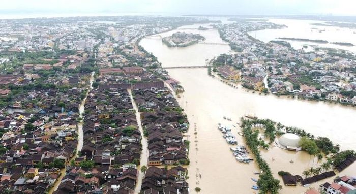 Năm 2025, Hội An trải qua nhiều trận ngập sâu. Ảnh: Bích Vân