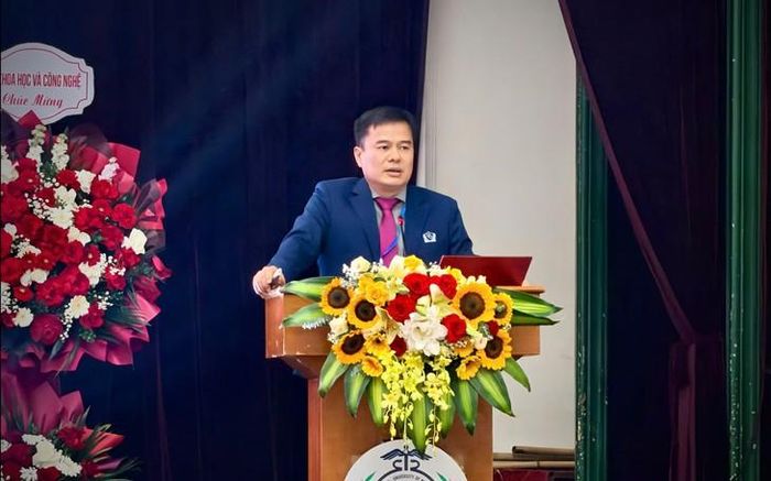 PGS.TS. Nguyễn Lê Bảo Tiến, Bệnh viện Đại học Y Dược - cơ sở Linh Đàm phát biểu tại hội nghị. Ảnh: Thùy Trang