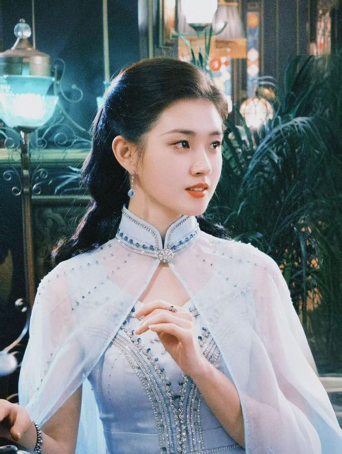 Quách Vũ Hân có tạo hình lộng lẫy trong Ngọc Điệm Thu.