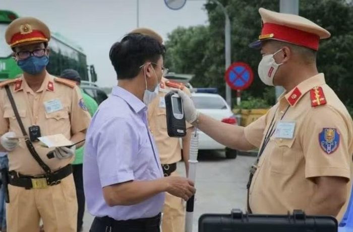 Lực lượng Cảnh sát giao thông sử dụng phương tiện, kỹ thuật để phát hiện và kịp thời xử lý vi phạm hành chính nhằm bảo đảm an toàn giao thông.