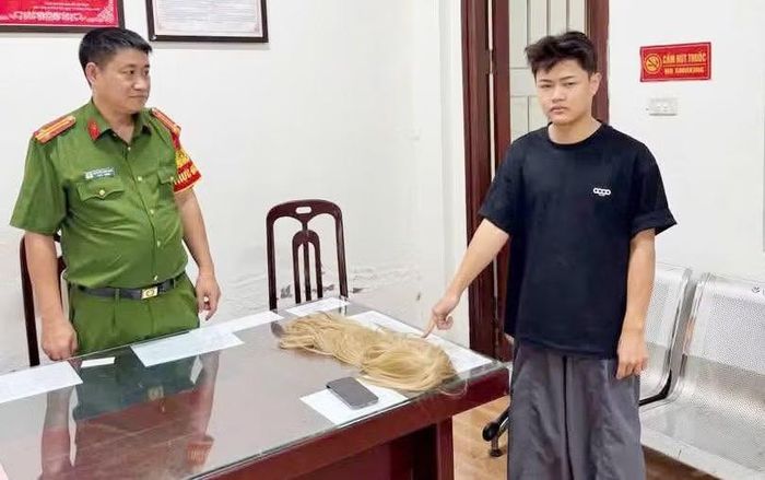 Nguyễn Huy Hoàng tại Công an phường Phú Diễn