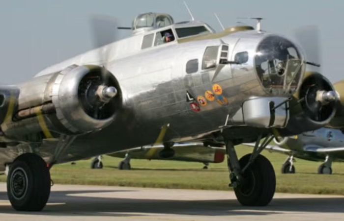 Từ B-17 đến B-21 là một chặng đường gần 1 thế kỷ của oanh tạc cơ Mỹ: B-17 → B-29 → B-36 → B-52 → B-1B → B-2 → B-21.