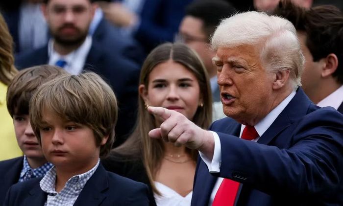 Tổng thống Donald Trump thông báo Bộ Nông nghiệp Mỹ (USDA) sẽ triển khai gói hỗ trợ trị giá 8 tỷ USD nhằm bù đắp chi phí nhiên liệu cho nông dân trong vụ thu hoạch năm nay.