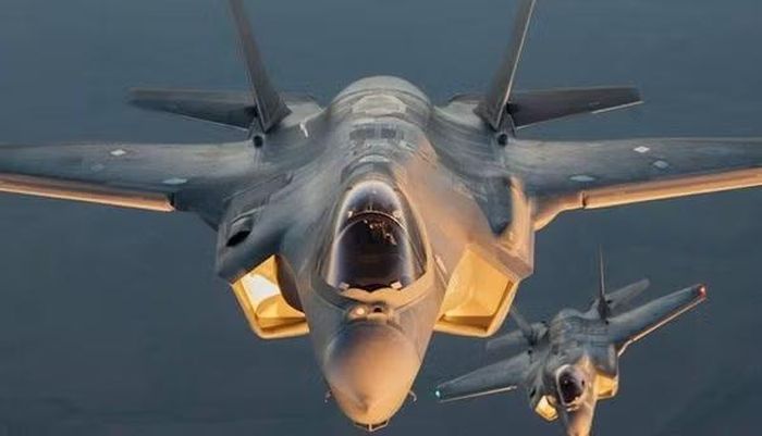 Nhiều dòng tiêm kích thế hệ thứ 4 như tiêm kích F-15 và tiêm kích F-16 sẽ bị loại biên trước khi các dòng tiêm kích thế hệ tiếp theo như tiêm kích F-47 và tiêm kích F/A-XX được đưa vào sản xuất.