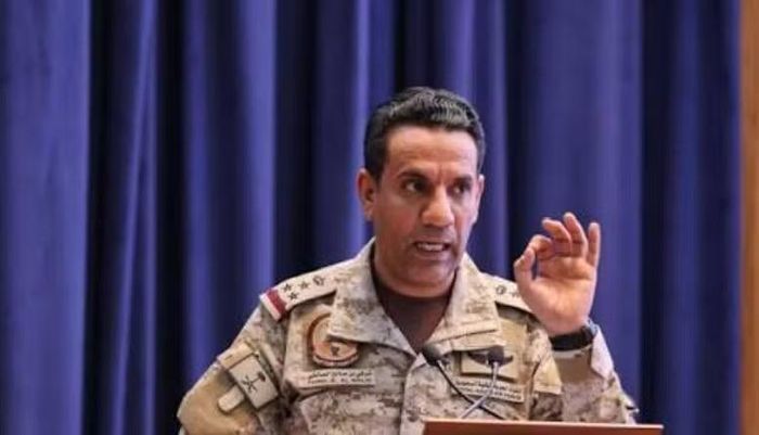 Đáp lại tuyên bố trên, Tướng Turki al-Maliki, phát ngôn viên liên minh do Riyadh dẫn đầu, cho biết lực lượng phòng không Arab Saudi đã đánh chặn và bắn hạ 4 máy bay không người lái (UAV) tại thủ đô Riyadh và thành phố Medina.
