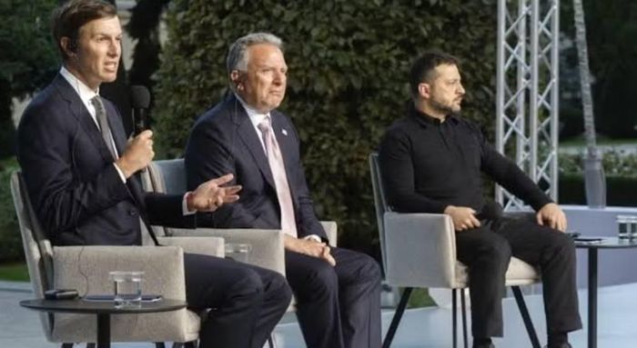Trong cuộc phỏng vấn với ABC News được công bố ngày 23/10, ông Zelensky khẳng định Ukraine sẵn sàng chấm dứt chiến sự càng sớm càng tốt bằng cách đóng băng hoạt động quân sự dọc chiến tuyến hiện tại.