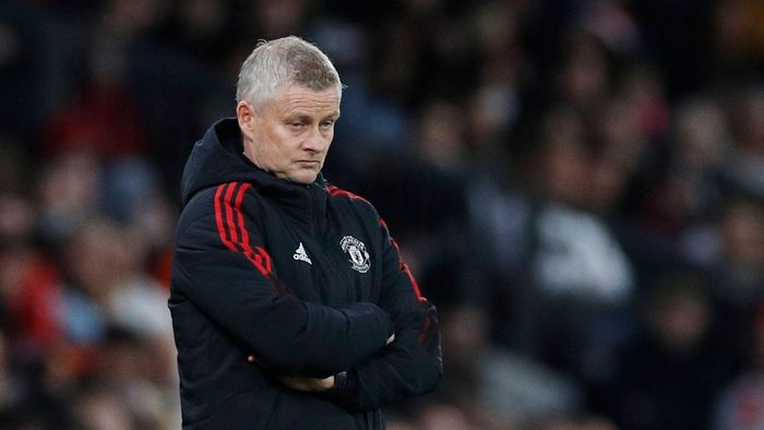  Ole Gunnar Solskjaer từng có hành động tương tự Carrick sau trận thua Watford 1-4 vào tháng 11/2021, trước khi bị MU sa thải. 
