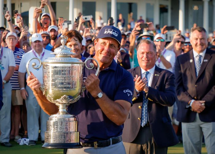 Năm 2021, Mickelson đi vào lịch sử khi vô địch PGA Championship ở tuổi 50, trở thành golfer nam lớn tuổi nhất từng giành danh hiệu major. Ảnh: Geoff Burke/USA TODAY Sports.