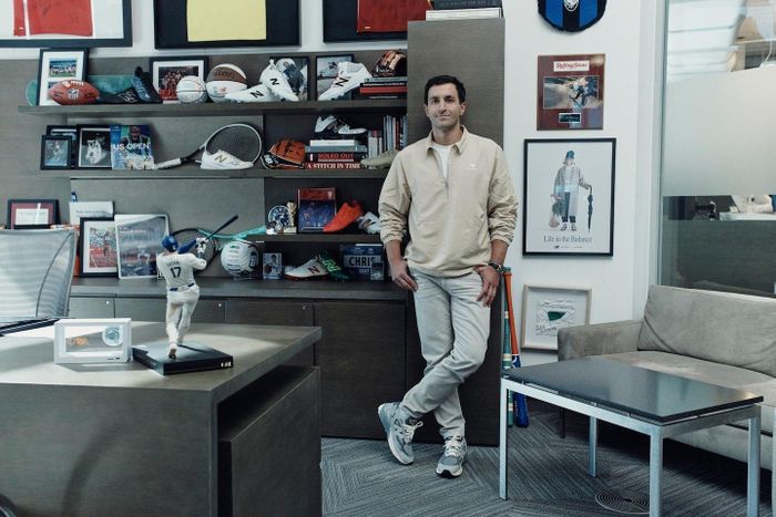 Chris Davis, Giám đốc marketing kiêm Chủ tịch thương hiệu toàn cầu của New Balance, tại văn phòng trụ sở hãng ở Boston (Mỹ).