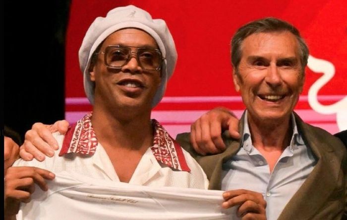 Ronaldinho sắp trở lại sân cỏ.