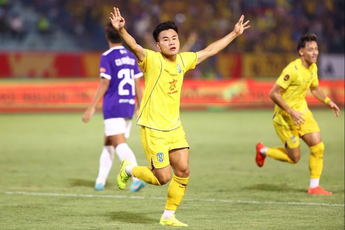  Nguyễn Quang Vinh là nội binh ghi nhiều bàn thắng nhất sau 5 trận đầu mùa V.League 2026/27. Ảnh: SLNA. 