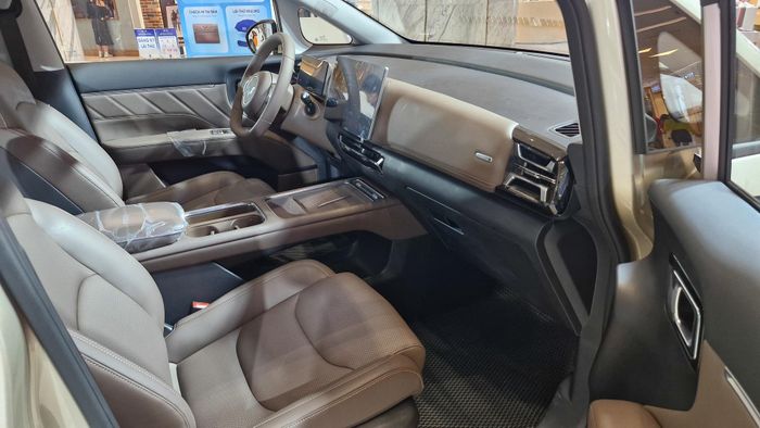  Ghế lái chỉnh điện 6 hướng. Toàn bộ ghế ngồi của Wuling Darion bọc da PVC. 