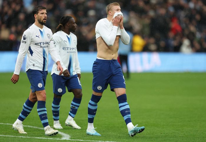  Haaland thất vọng khi Man City thua Aston Villa.